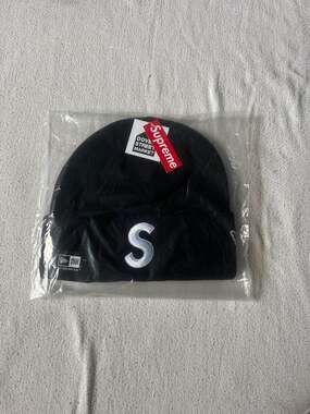 Supreme x New Era S Logo Beanie Black (FW24)